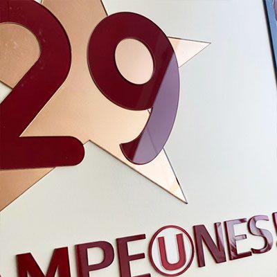 Universitario de deportes exclusivo cuadro en relieve 3D / Centenario Tricampeones estrella 29 fondo crema Personalizado 2 Universitario de deportes exclusivo cuadro en relieve 3D / Centenario Tricampeones estrella 29 fondo crema Personalizado - Imagen 2